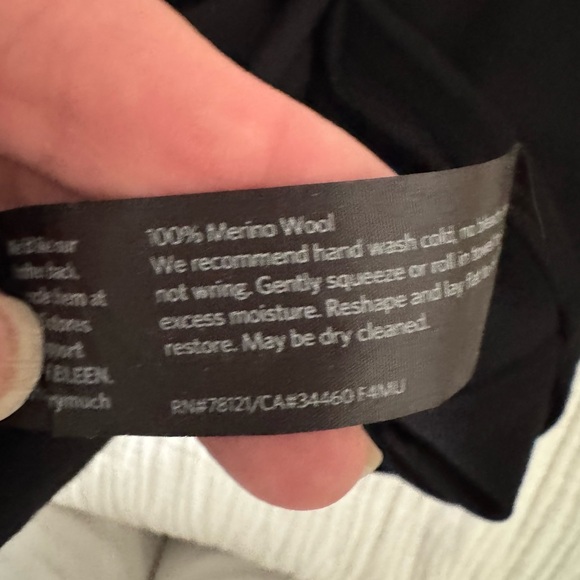 Eileen Fisher Asymmetrical Soft Merino Wool Top – One‑Shoulder Black, L/G - Picture 4 of 4